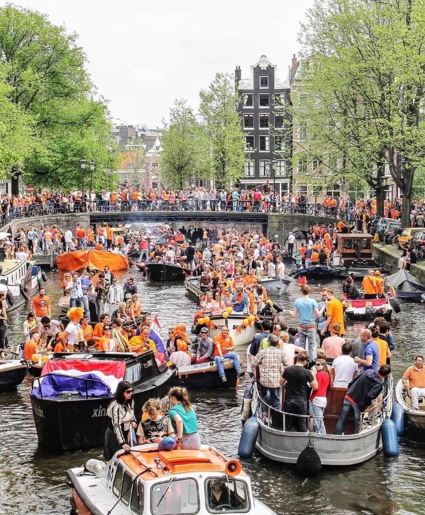 VAREN KONINGSDAG AMSTERDAM 2026, Diensten en Vakmensen, Verhuur | Boten, Party- of Rondvaartboot, Met catering, Met schipper