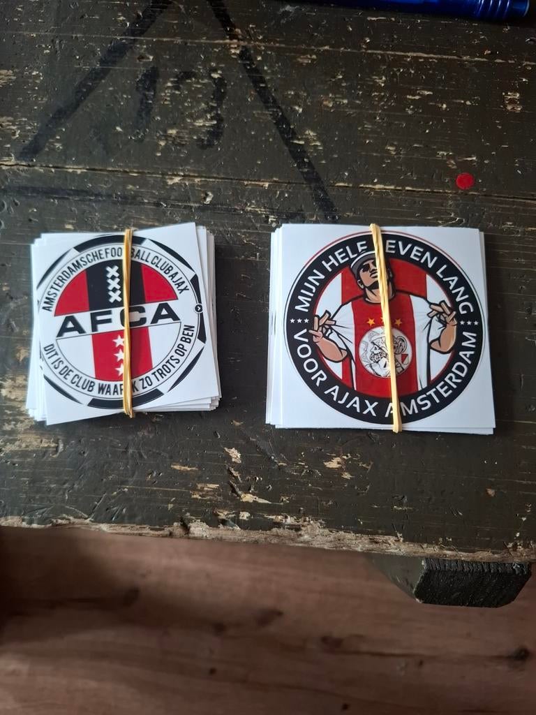 Ajax sticker mix 2 verschillende 50 stuks totaal, Ophalen of Verzenden, Nieuw, Sport
