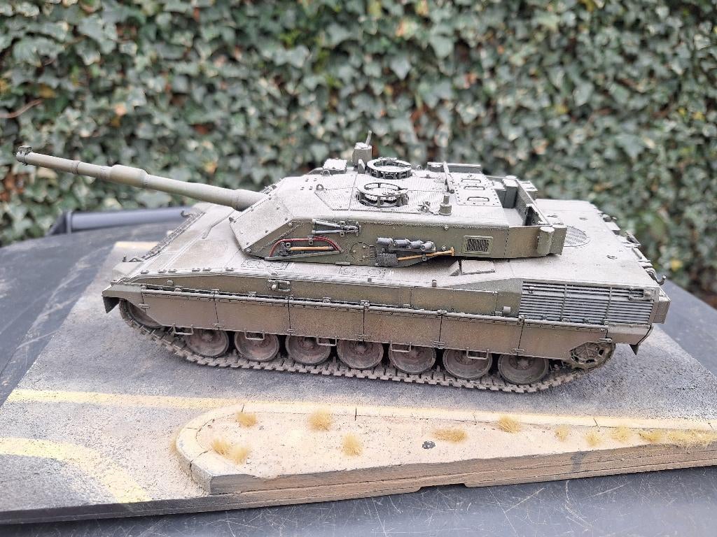 Italian C1 Ariete Main batle tank - gebouwd - 1/35, Overige merken, Gebruikt, Tank, 1:32 tot 1:50