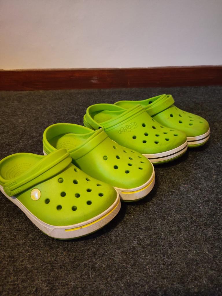 Klein prijsje! Crocs 32-33(j1)en 33-34(j2) -voor goed doel!, Crocs, Jongen of Meisje, Schoenen, Ophalen of Verzenden