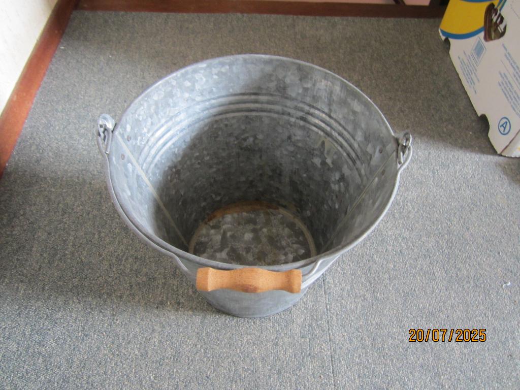 Emmer, Huis en Inrichting, Emmers, Ophalen of Verzenden, Zo goed als nieuw, Aluminium, Met handgreep