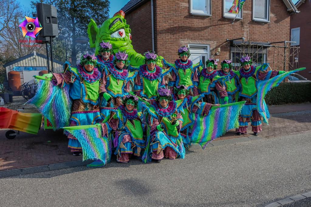 Loopgroep carnaval 20 personen - thema draak of dinosaurus, Ophalen, Gedragen, Carnaval, Kleding