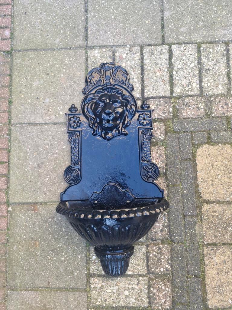 Antieke gietijzeren wandfontein met leeuwenkop, Tuin en Terras, Ophalen of Verzenden