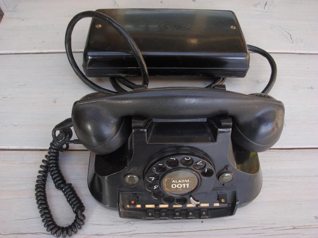Nostalgisch PTT kantoor telefoontoestel jaren 50, Ophalen