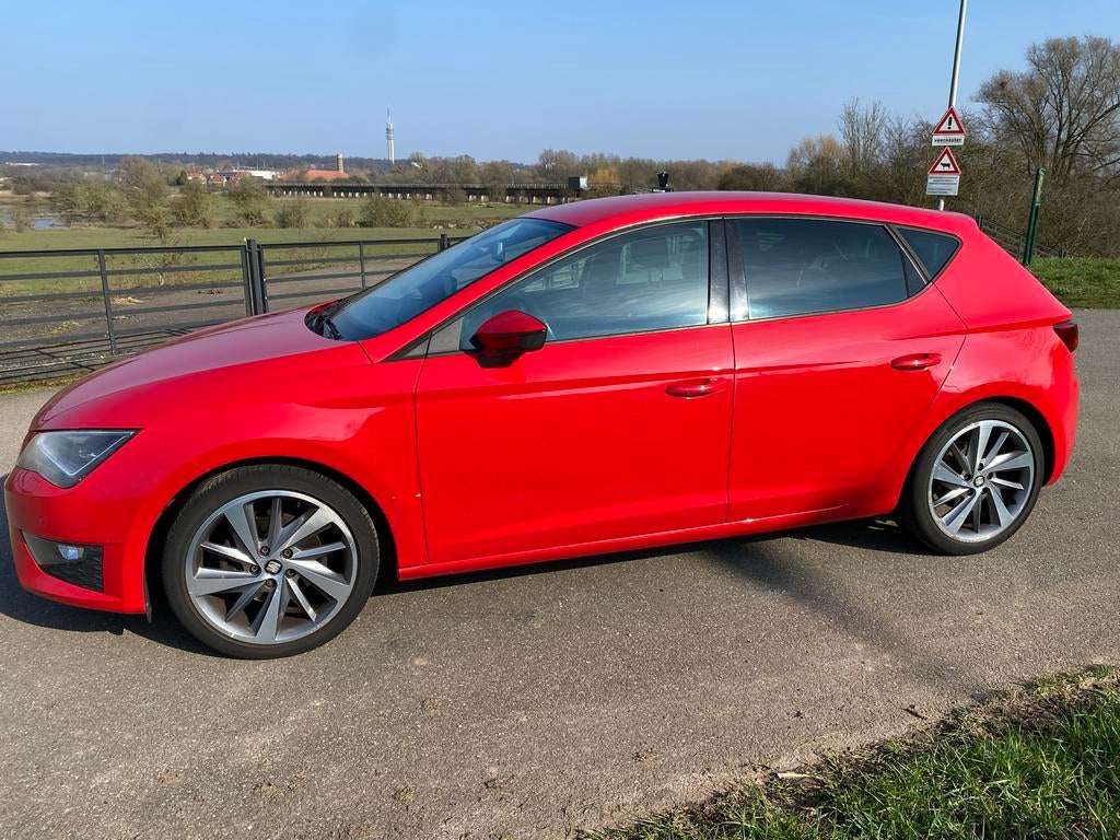 Seat Leon 1.4 TSI 103KW 2013 Rood, Auto's, Voorwielaandrijving, Stof, Zwart, 4 cilinders