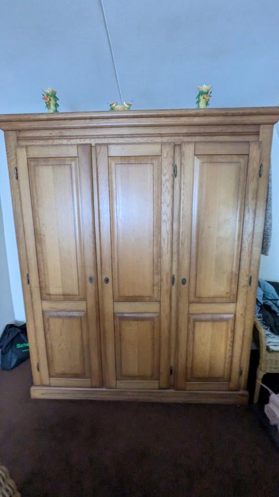 Kleding kast teak hout, Ophalen, Met deur(en), 150 tot 200 cm, Zo goed als nieuw