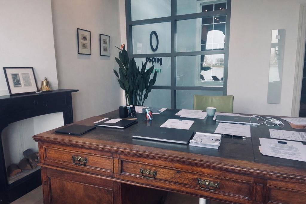 Engelse Bureau, Ophalen