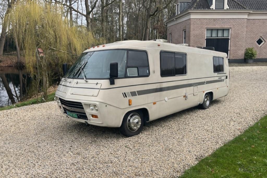 Gmc USA CAMPER V8 ASTROLINER 1980 REFURBISHED CAR LOADER #be, Avenue de l'Europe 2, 1640 Rhode-Saint-Genèse, Belgium, Benzine