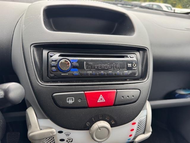 Peugeot 107 1.0-12V XR, '10, apk 10-'26 in een keurige staat, Voorwielaandrijving, Stof, Gebruikt, Zwart