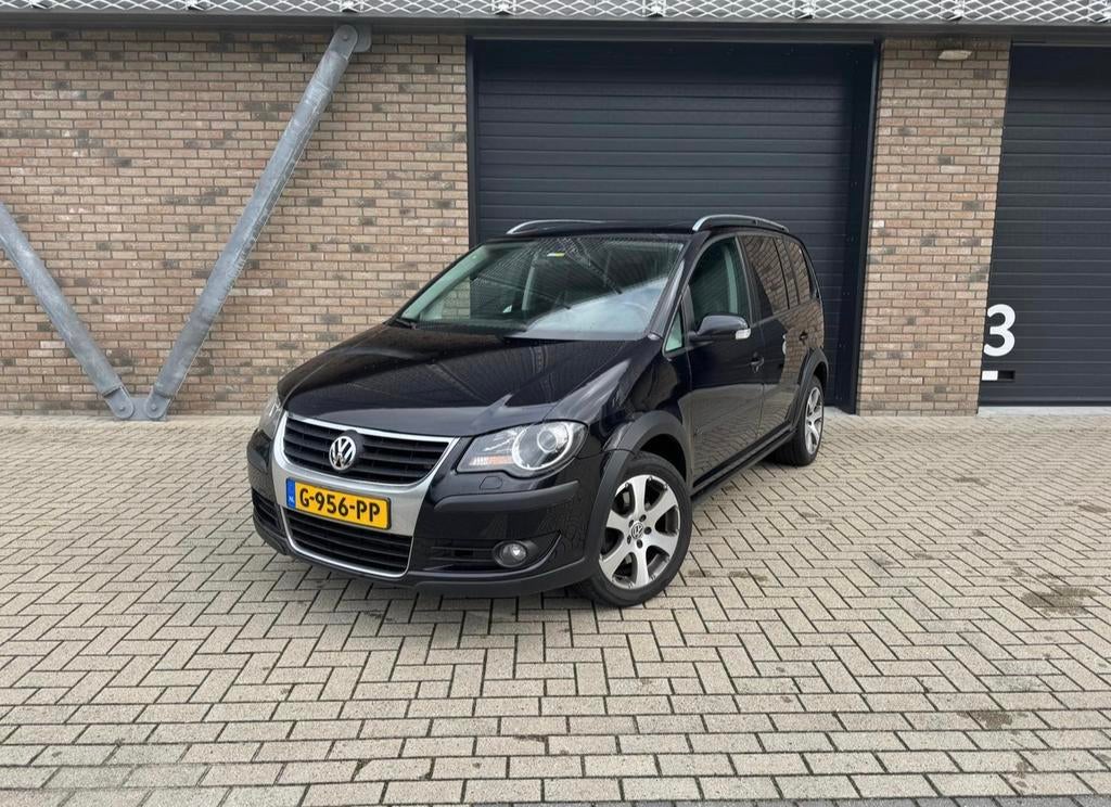 Volkswagen Touran 1.4 TSI 125KW Cross DSG 2008 Zwart, 4 cilinders, Zwart, Leder, Bruin
