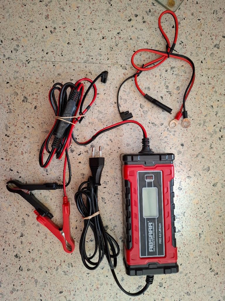 Acculader Absaar - volautomatisch en veelzijdig, Caravans en Kamperen, Tenten, Ophalen, Gebruikt, Tot en met 4