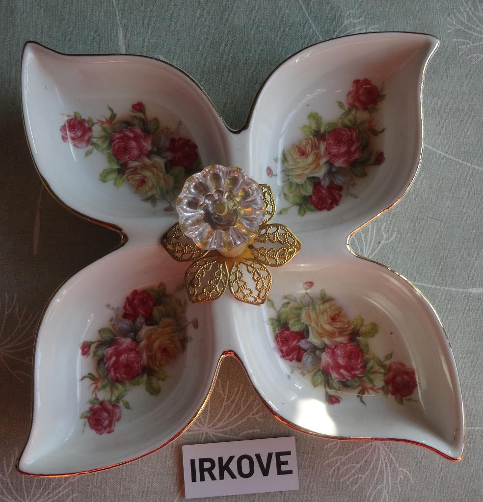 NOOTJES SCHAAL VINTAGE * Met Rozen *, Porselein of Keramiek, Schaal, Verzenden, Vierkant