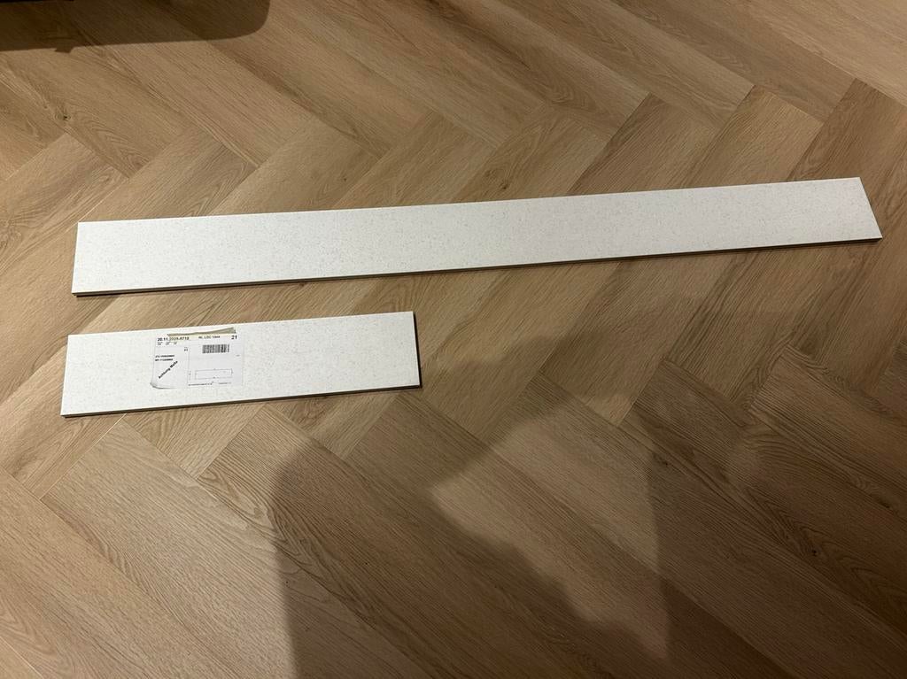 IKEA nieuw keukenplint wit/lichtgrijs steenpatr. 1613 + 622, Doe-het-zelf en Verbouw, Ophalen, Kunststof, 100 tot 150 cm, Nieuw