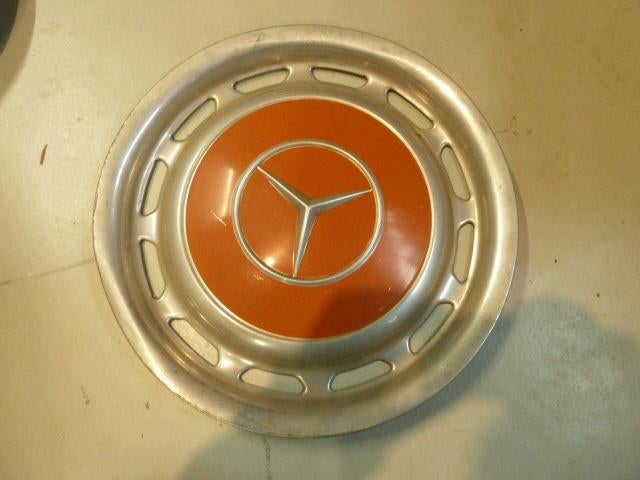 2 wieldoppen Mercedes W114 W115, Ophalen of Verzenden, Gebruikt