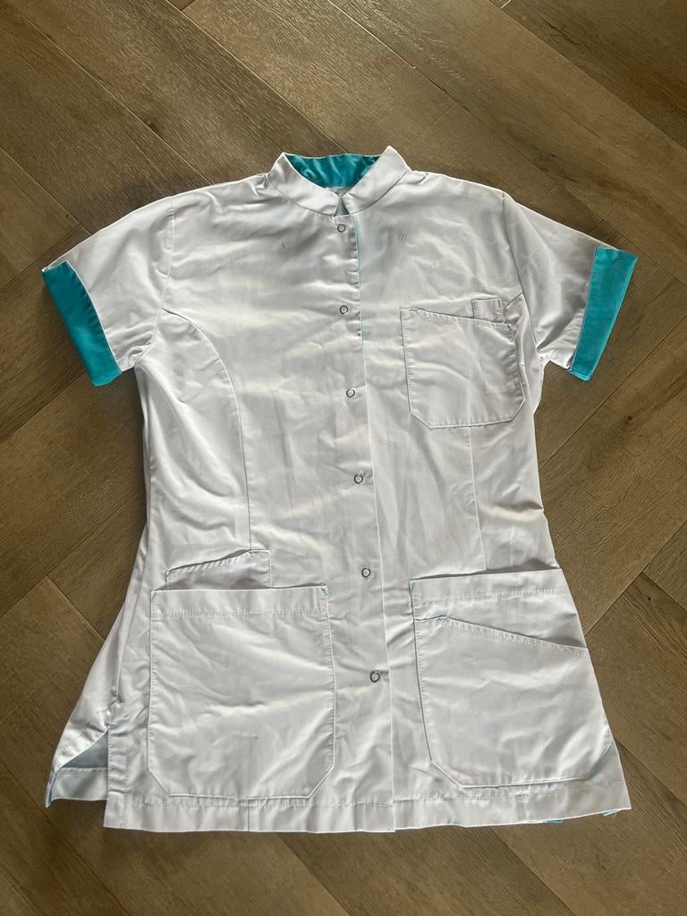 2x De Berkel Zorgjasje  - Wit met Turquoise accenten, Maat S, Kleding | Dames, Overige Dameskleding, Ophalen of Verzenden, Zo goed als nieuw