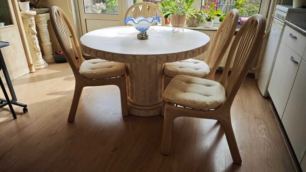 Eethoek met ronde tafel en 4 rieten stoelen, Ophalen, Gebruikt, Landelijk, Rieten, 4 tot 6 stoelen