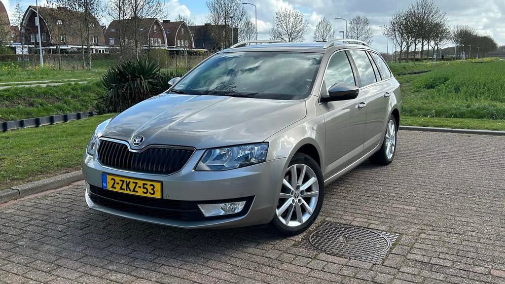 Skoda Octavia Combi 1.4 TSI G-tec Ambition Business CNG 2015, Auto's, Voorwielaandrijving, 4 cilinders, Leder en Stof, Origineel Nederlands