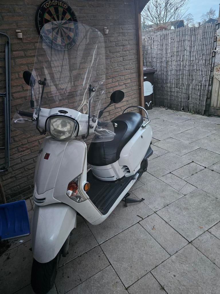 Witte scooter kymco like 50 km, Fietsen en Brommers, Snorfietsen en Snorscooters, Ophalen, Gebruikt, Benzine, Overige merken