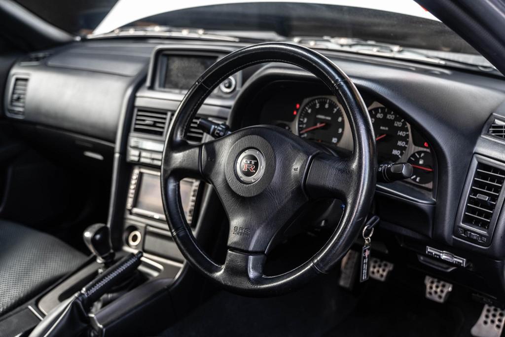 Nissan Skyline R34 GTR V-spec II QM1 White, Auto's, Stof, Gebruikt, Handgeschakeld, Vierwielaandrijving