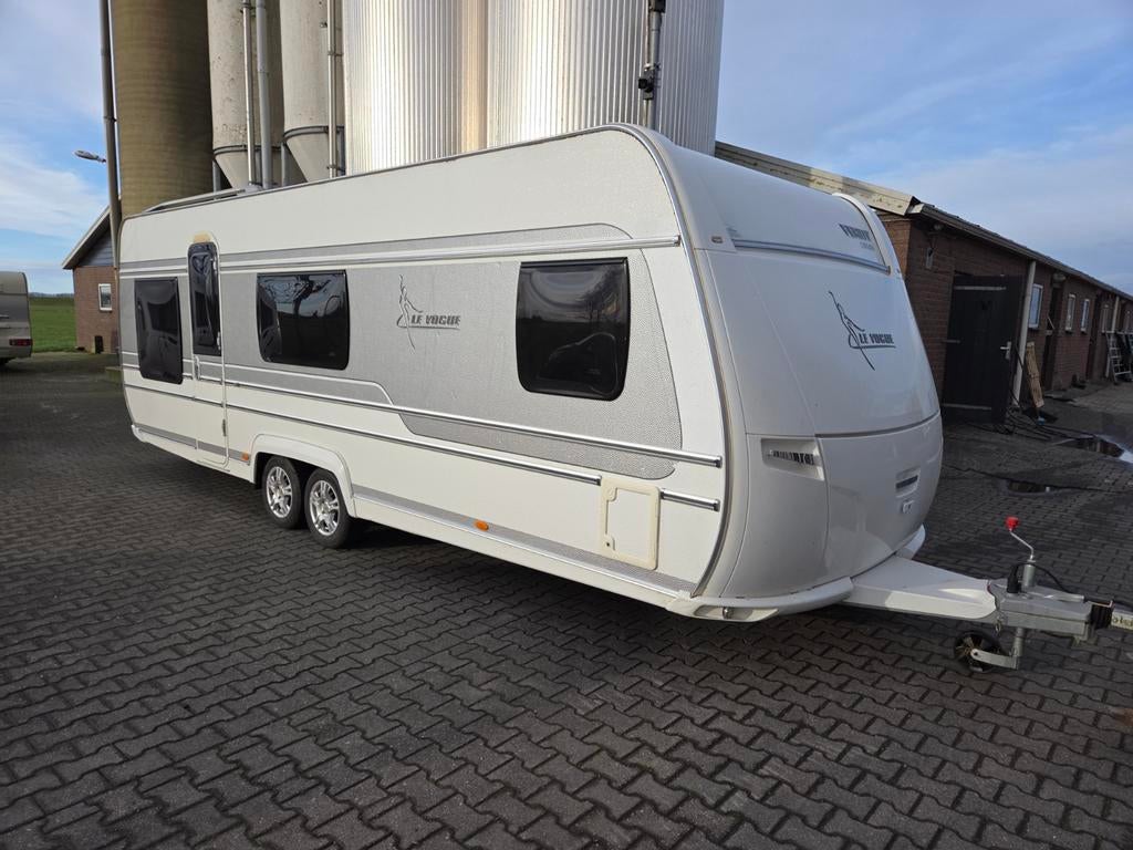 Fendt 650 le vogue ,2015 ,met voortent, Vast bed, Schokbreker, Rondzit, 7 tot 8 meter