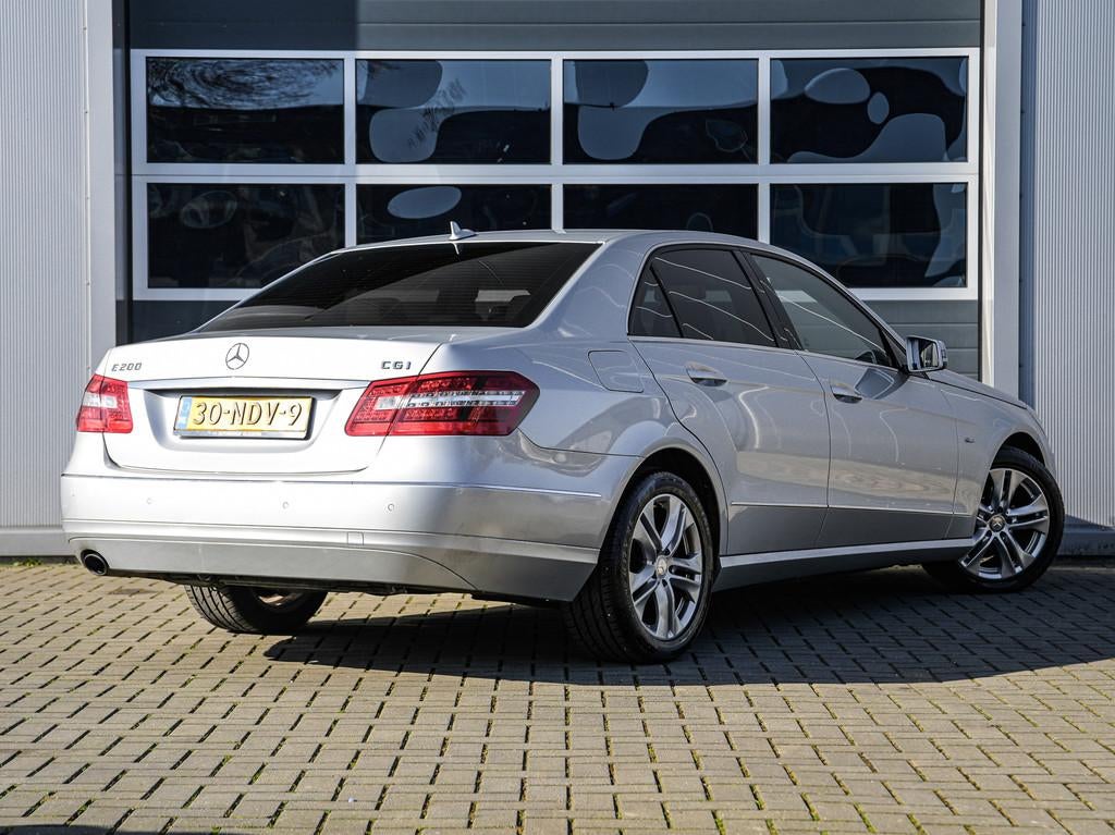 Mercedes-Benz E-klasse 200 CGI | Navi | Xenon | PDC v+a | Ha, Euro 5, Achterwielaandrijving, Gebruikt, Zwart