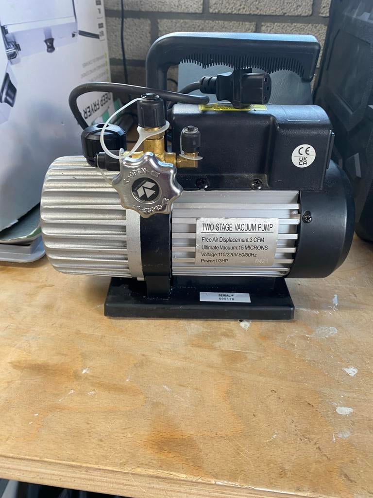 Mastercool Vacuümpomp - 85 L/min, Two Stage, Ophalen of Verzenden, Gebruikt, Minder dan 200 liter/min, Mobiel