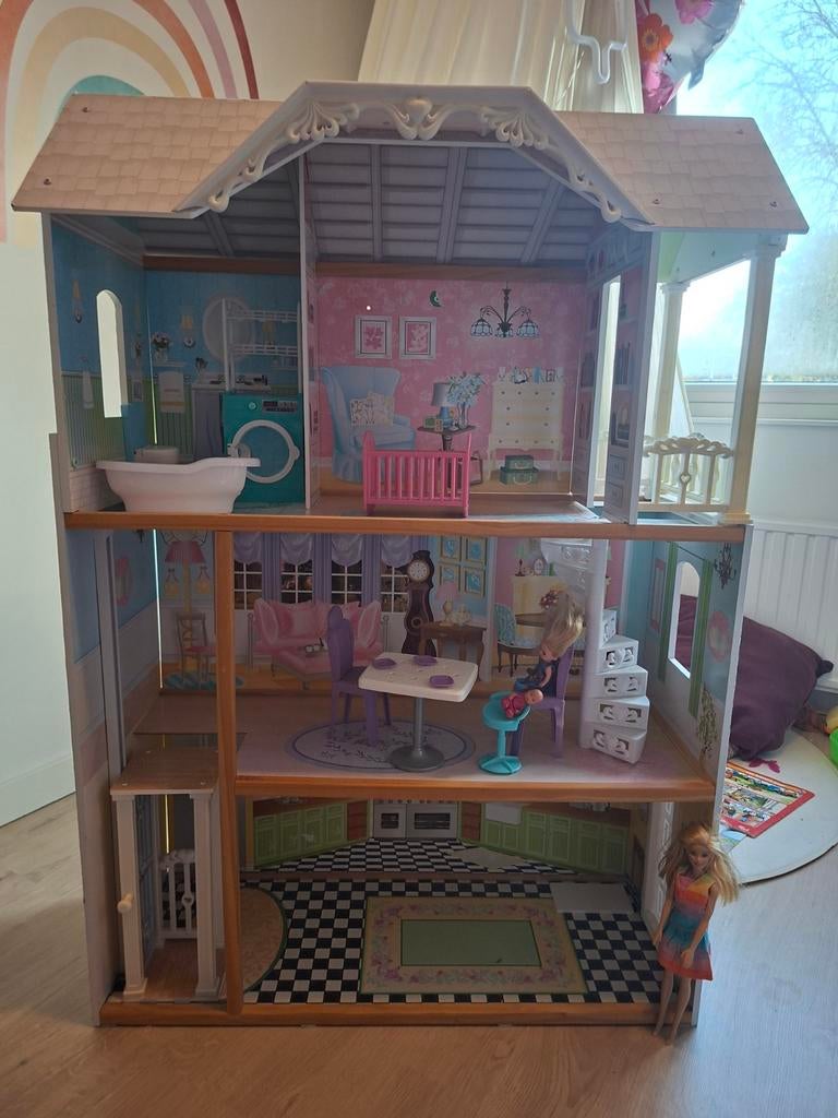 Barbiehuis poppenhuis met meubels, Kinderen en Baby's, Speelgoed | Poppenhuizen, Ophalen, Gebruikt, Poppenhuis
