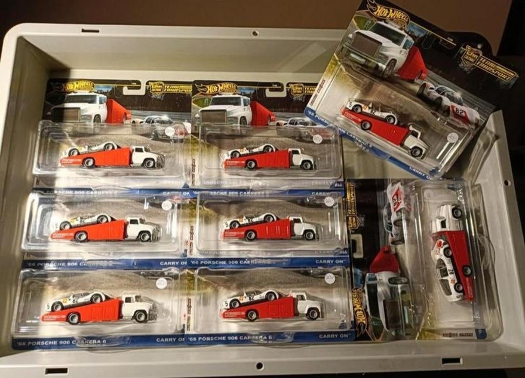 1:64 HotWheels Team transport Porsche 906 Carrera 6 Carry on, S, Auto, R, Nieuw