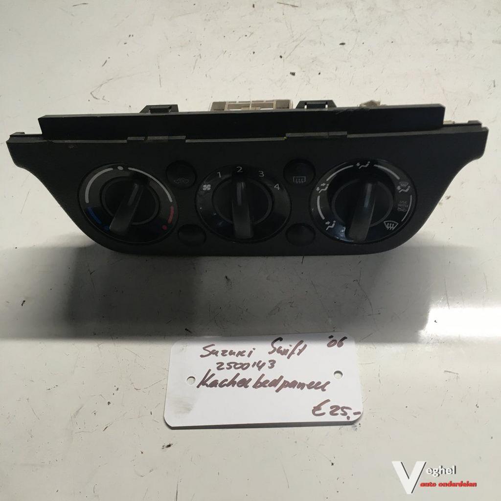 Suzuki Swift 1.3 Benzine 2006 2500143  Kachelbed. paneel