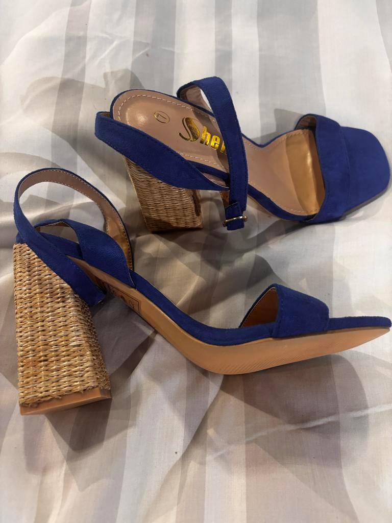 Blauwe sandalen met rieten hak - Shein, Kleding | Dames, Schoenen, Ophalen of Verzenden, Zo goed als nieuw, Blauw, Sandalen of Muiltjes
