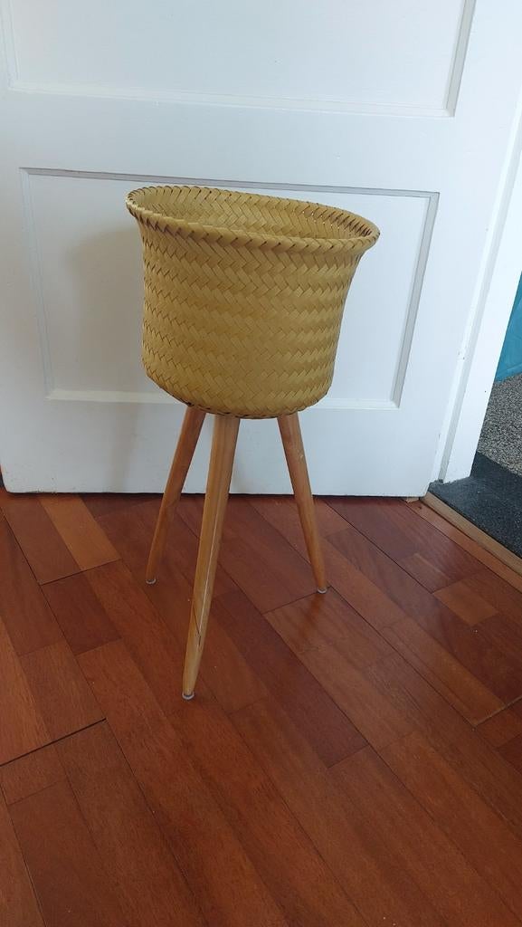 Gele plantenpot op houten pootjes, Tuin en Terras, Bloempotten, Ophalen, Overige materialen, Rond, Binnen
