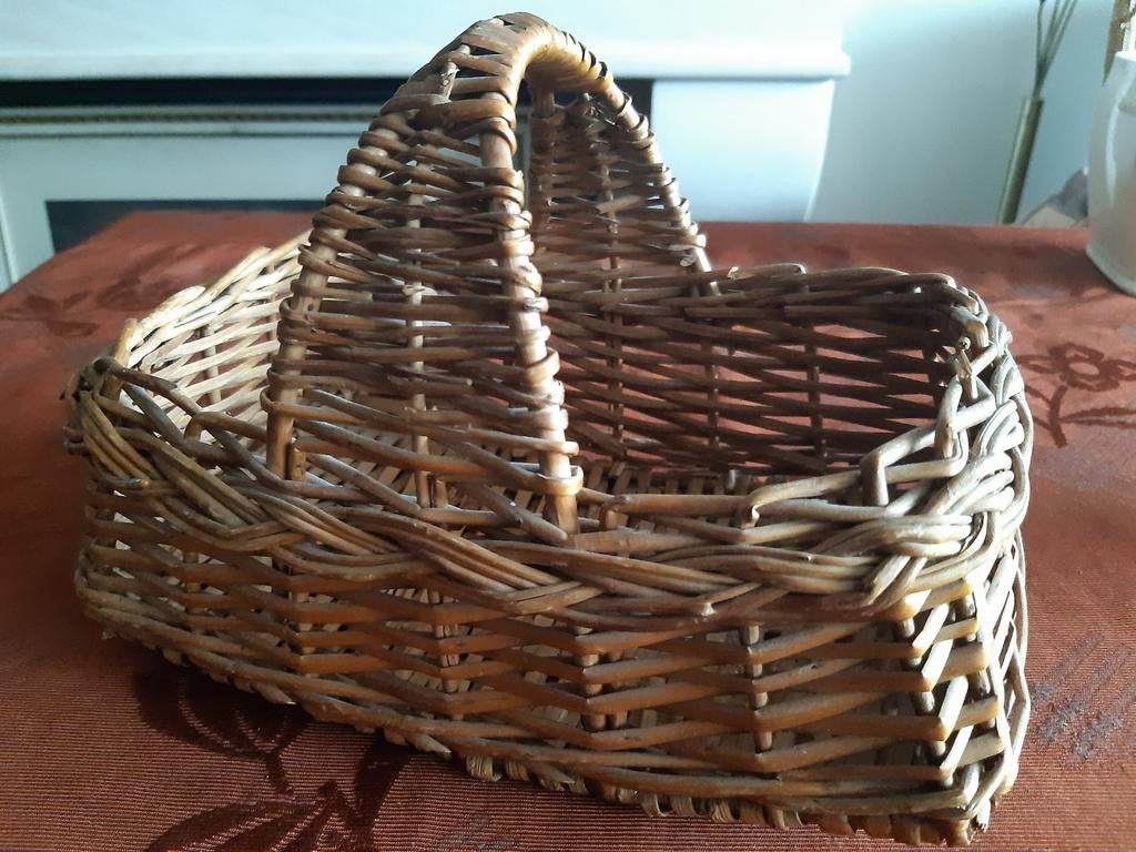 Oude franse rieten mand met hengsel, Verzenden