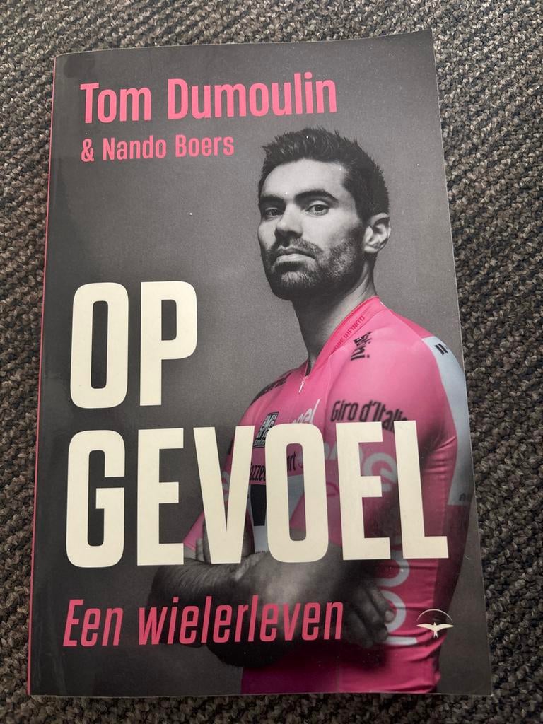 Tom Dumoulin - Op Gevoel: Een wielerleven, Ophalen of Verzenden, Zo goed als nieuw, Lopen en Fietsen