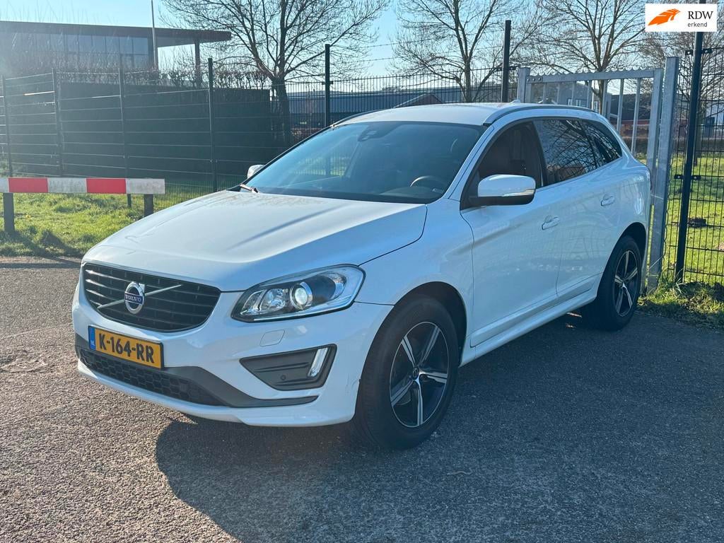 Volvo XC60 2.0 D3 FWD Automaat R-Design Xenon Trekhaak, Auto's, Volvo, Euro 6, 4 cilinders, Wit, Bedrijf
