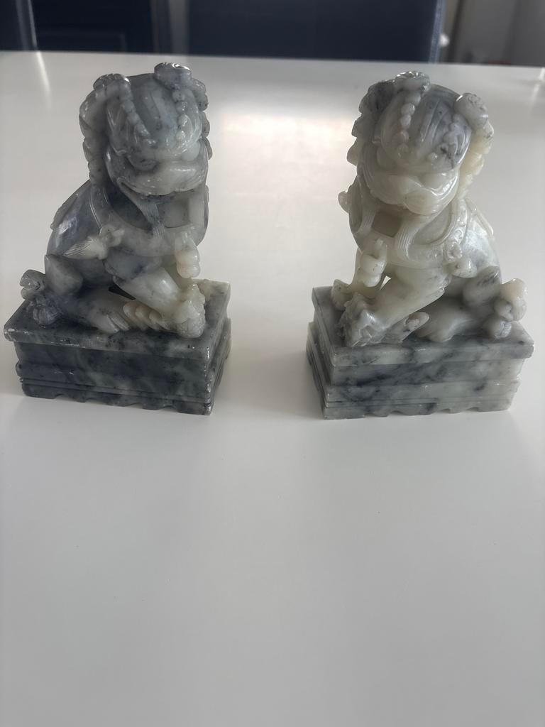Twee stenen leeuwen beeldjes, foo dogs, Ophalen of Verzenden