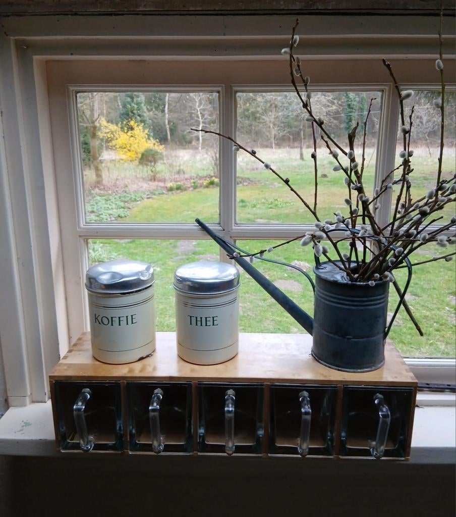 Glazen grutters  kruideniers bakken in houten rek, Antiek en Kunst, Ophalen of Verzenden