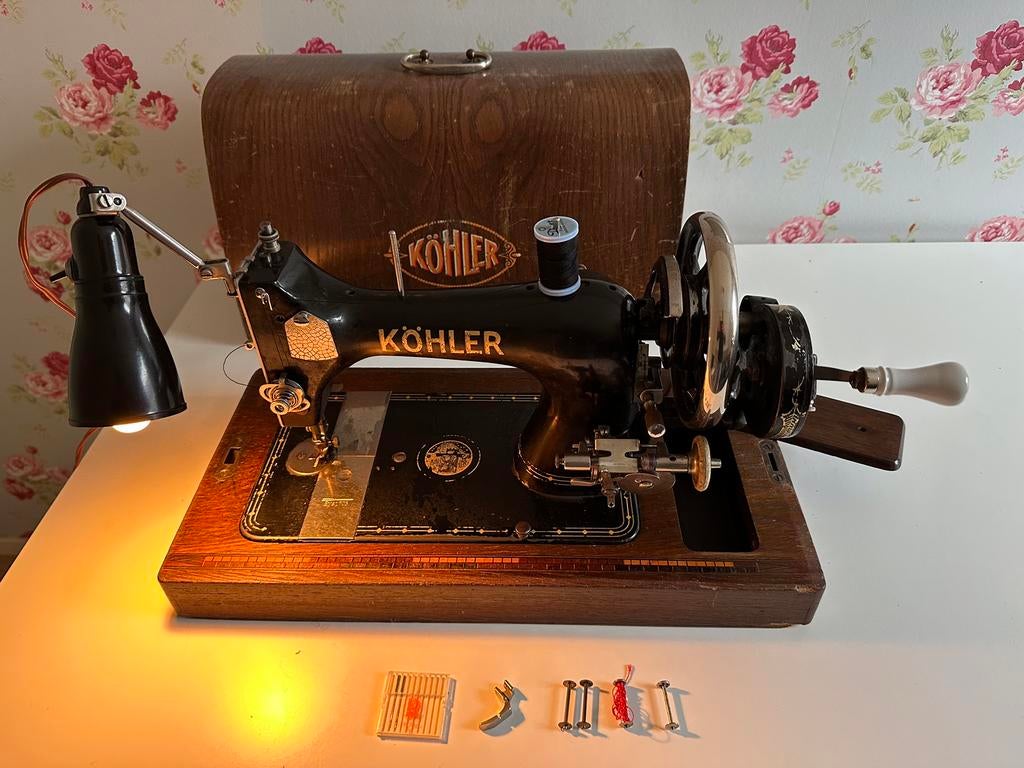 Nostalgische hand naaimachine., Ophalen