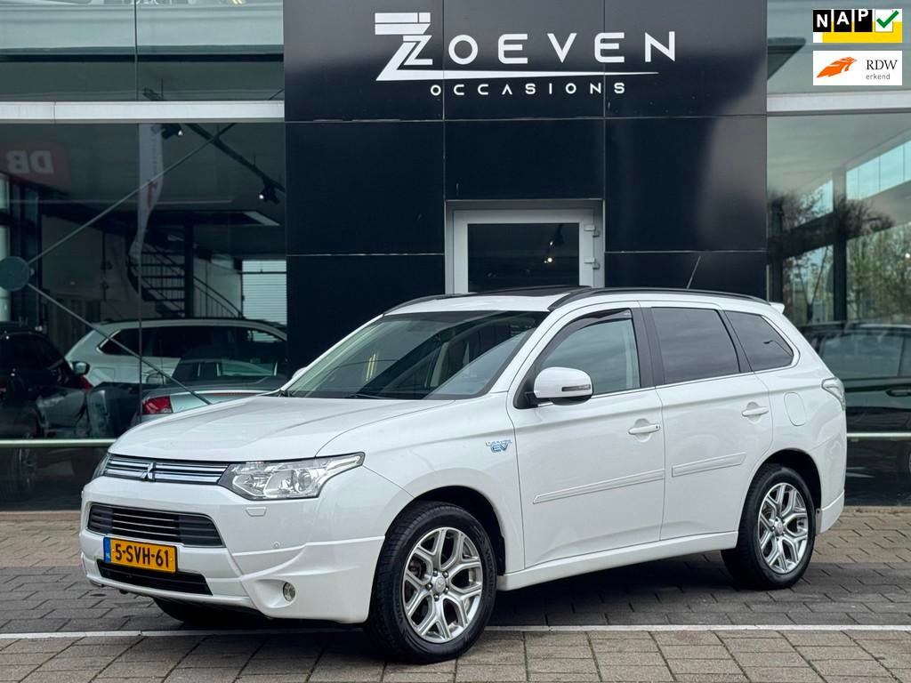 Mitsubishi Outlander 2.0 PHEV instyle+, Zwart, 4 cilinders, Wit, Vierwielaandrijving