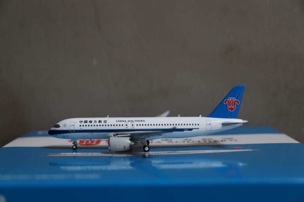 JC Wings Comac C919 China Southern 1/400, Ophalen of Verzenden, Zo goed als nieuw, Schaalmodel