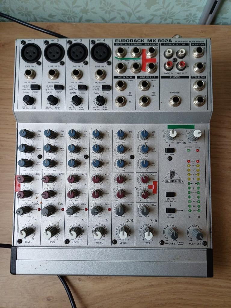 Behringer Eurorack MX802A Mixer - Compacte 8-kanaals mixer, Muziek en Instrumenten, Mengpanelen, Ophalen of Verzenden