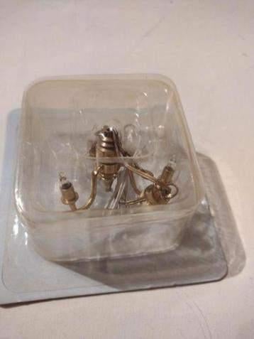 plafond hanglamp 3 lamps 12 Volt. in messing / poppenhuismin, Ophalen, Nieuw, Gebruiksvoorwerp