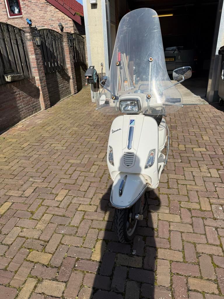 Witte Vespa scooter met windscherm, Ophalen, Gebruikt, Overige modellen, Maximaal 45 km/u