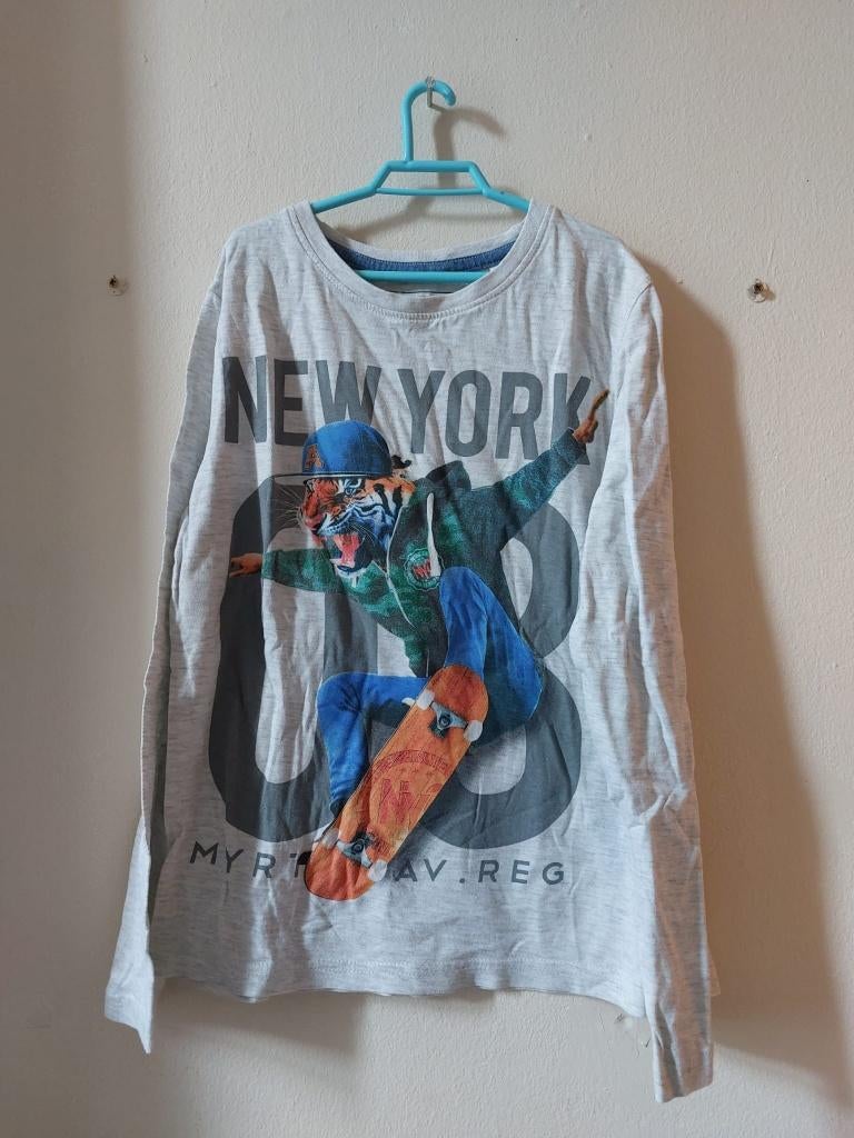 25	Longsleeve Here + There - maat 134/140, Kinderen en Baby's, Kinderkleding | Maat 134, Ophalen of Verzenden, Zo goed als nieuw