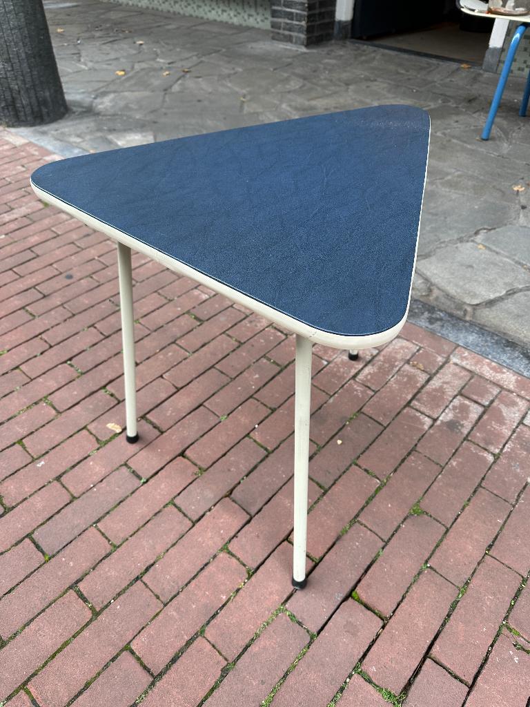 SALE: Vintage bijzettafel, driehoek jaren 50 tafeltje, Gebruikt, -, -, 55 tot 75 cm