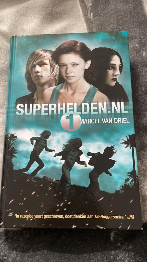 boek superhelden nl, Ophalen of Verzenden, Zo goed als nieuw