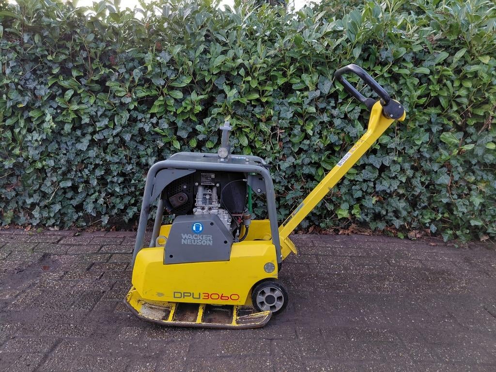 TE HUUR Wacker Neuson trilplaat 3 ton, Ophalen