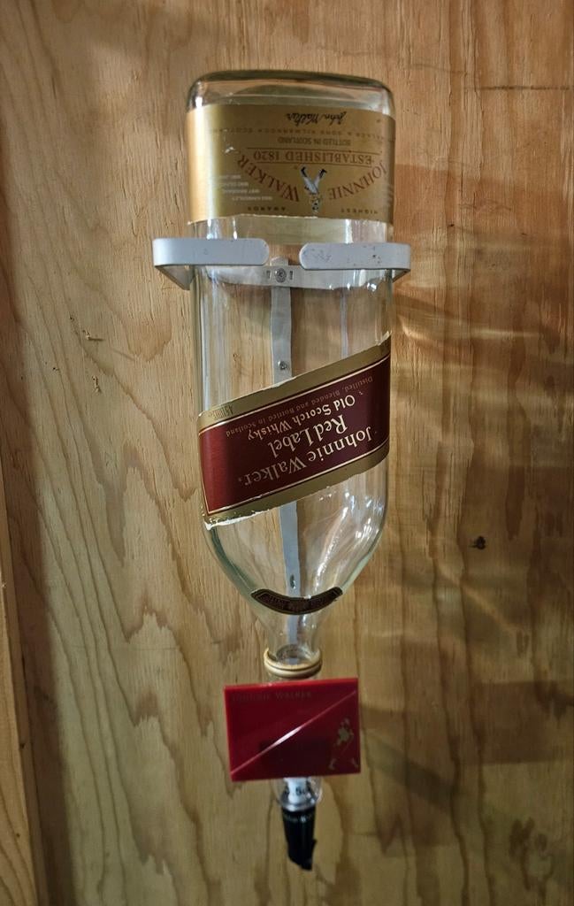 Johnnie Walker 4,5 L fles met nondrip dispenser + muurbeugel, Ophalen of Verzenden, Gebruikt, Gebruiksvoorwerp