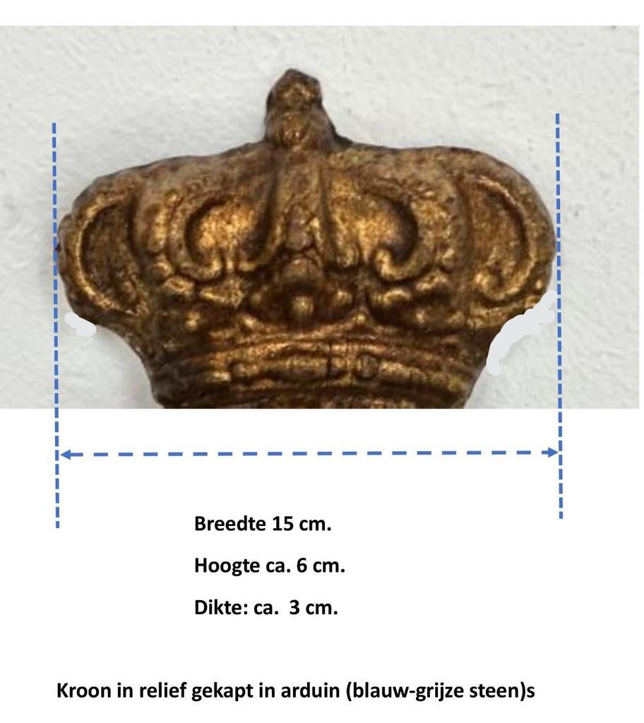 gezocht: “kroon gekapt in relief in Belgische arduin”, Antiek en Kunst, Ophalen