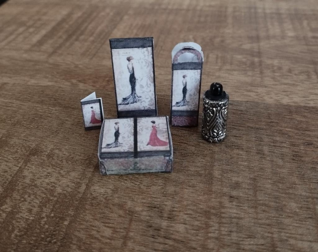 SETJE VOOR POPPENHUIS 1:12, Ophalen of Verzenden, Nieuw, Poppenhuis
