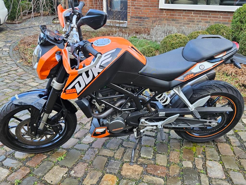 Ktm duke 200